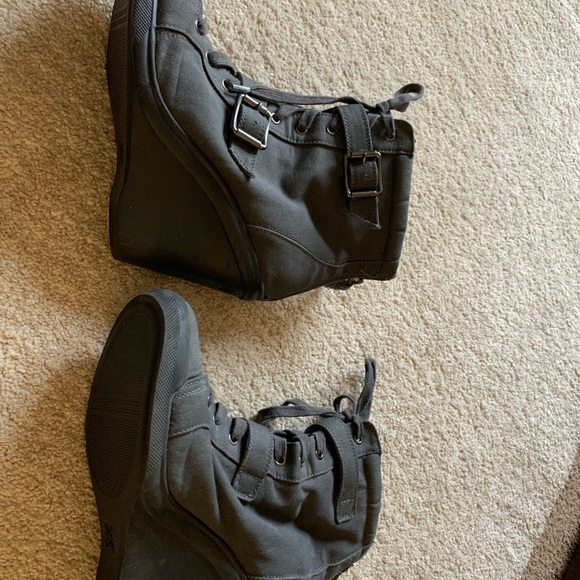 Simply Vera Wang Gray Sneaker Wedge Boots size 9 - Picture 8 of 9